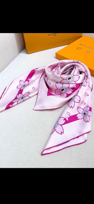 Eșarfe Louis Vuitton, model 2026, 100% mătase, 90x90cm, preț fix