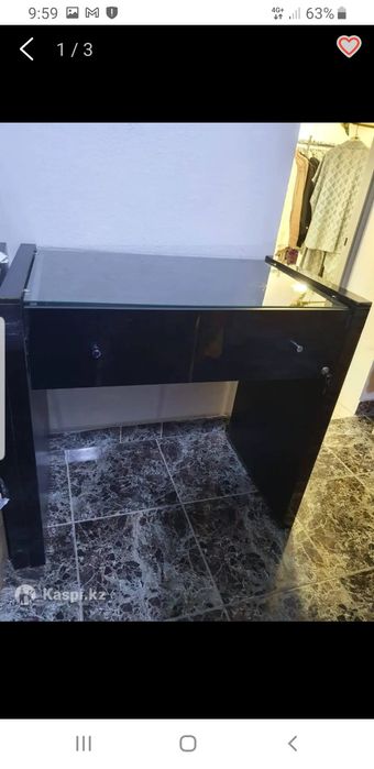 Продам стол витрина