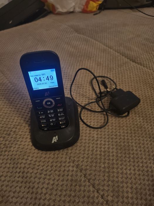GSM телефон с настолна поставка