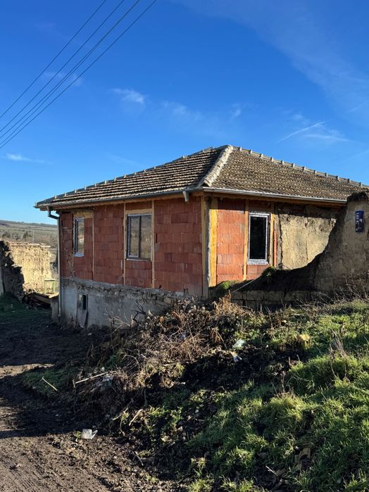 Двуетажна къща село Садина