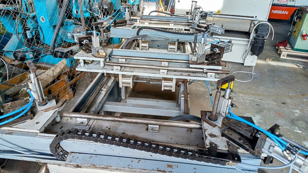 Пневматична преса за зглопка на вра,прозо,шкав,рамки,2560/890,на 2 час