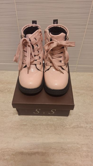 Vand ghete  roz sidefate, Minnie  mar.28