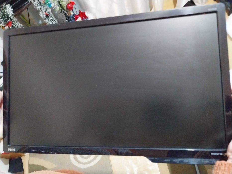 *-Monitoare second LCD  fără  PICIOR  fix  funcționale 17 LEI