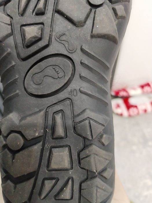 Продам замшевые ботфорты, и кожаные натуральные зимние сапоги.