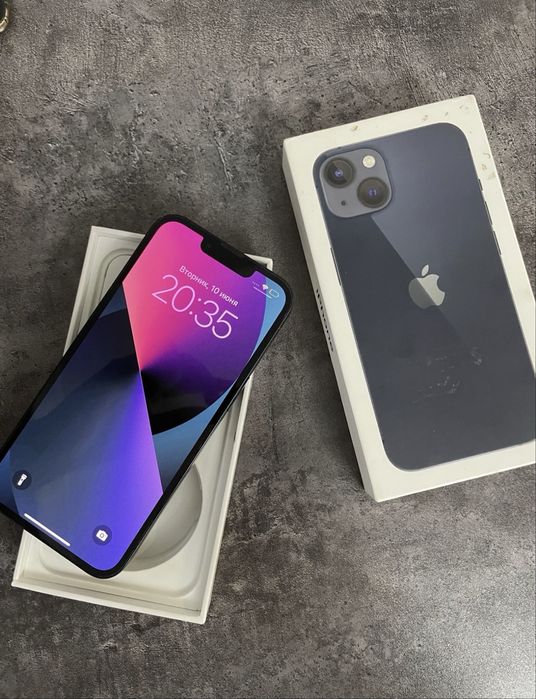 Телефон iPhone 13