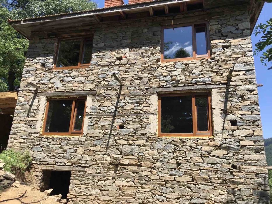 Изработка на дървена дограма троен стъклопакет