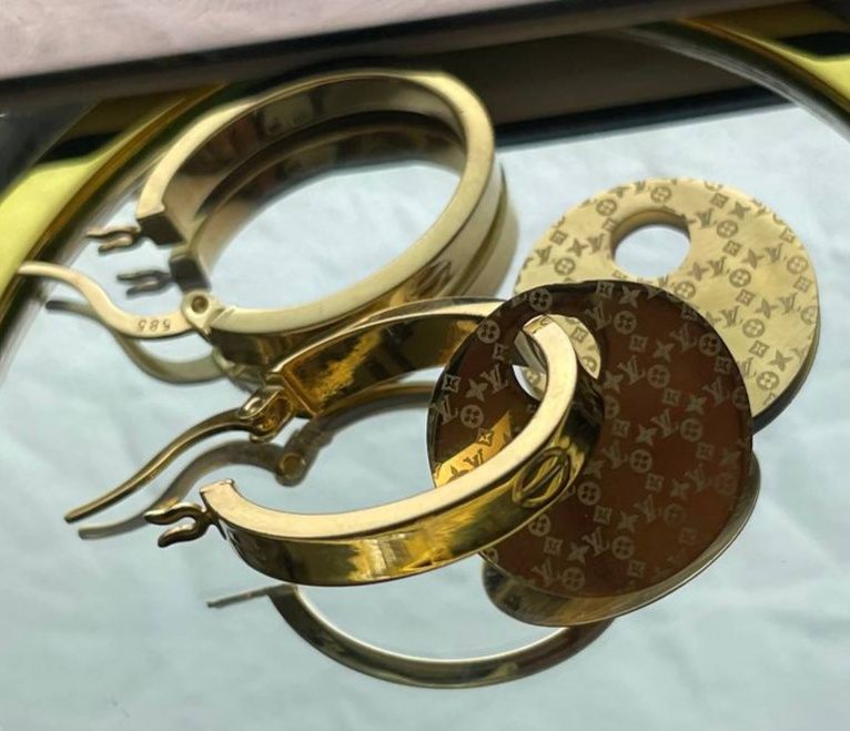 Продаю серьги золотые