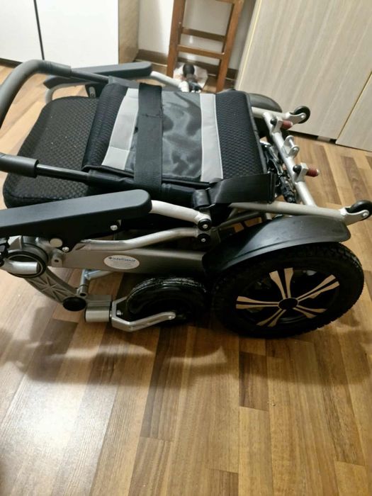 Căruț electric persoane cu dizabilități