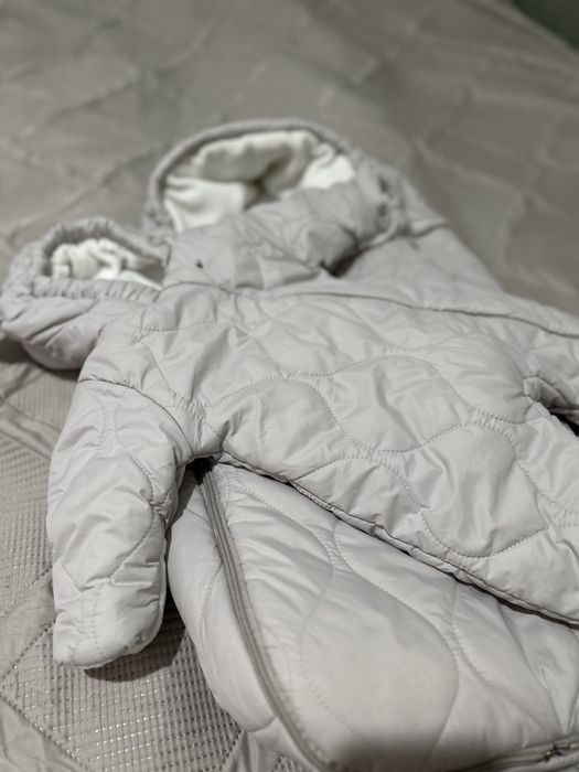 Продам комбинезон с люлькой