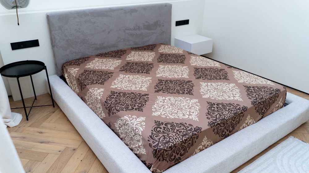 Простынь на резинке 200*200