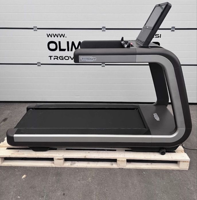 Technogym ARTIS Бягаща Пътека