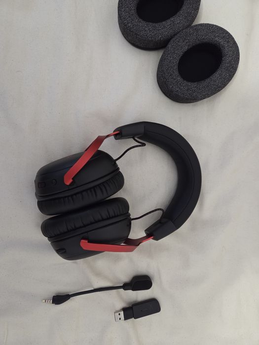 Căști gaming HyperX Cloud III Wireless
