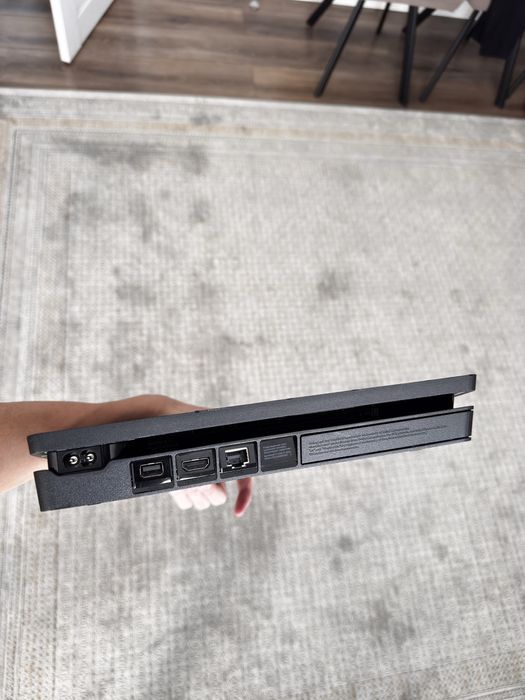 Продаю Playstation 4 slim