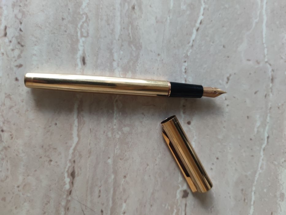 Stilou de colectie Waterman Executive – Placat cu Aur, Penita Aur 18K, Cutie