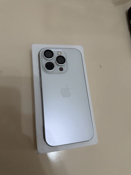 Iphone 15 pro White