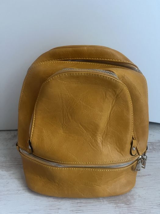 Раница в цвят горчица