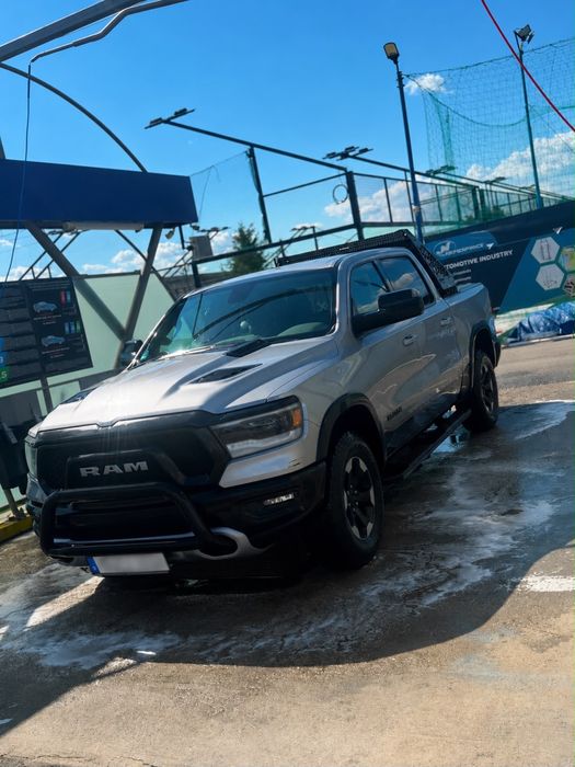 Dodge RAM Rebel 5.7 HEMI V8