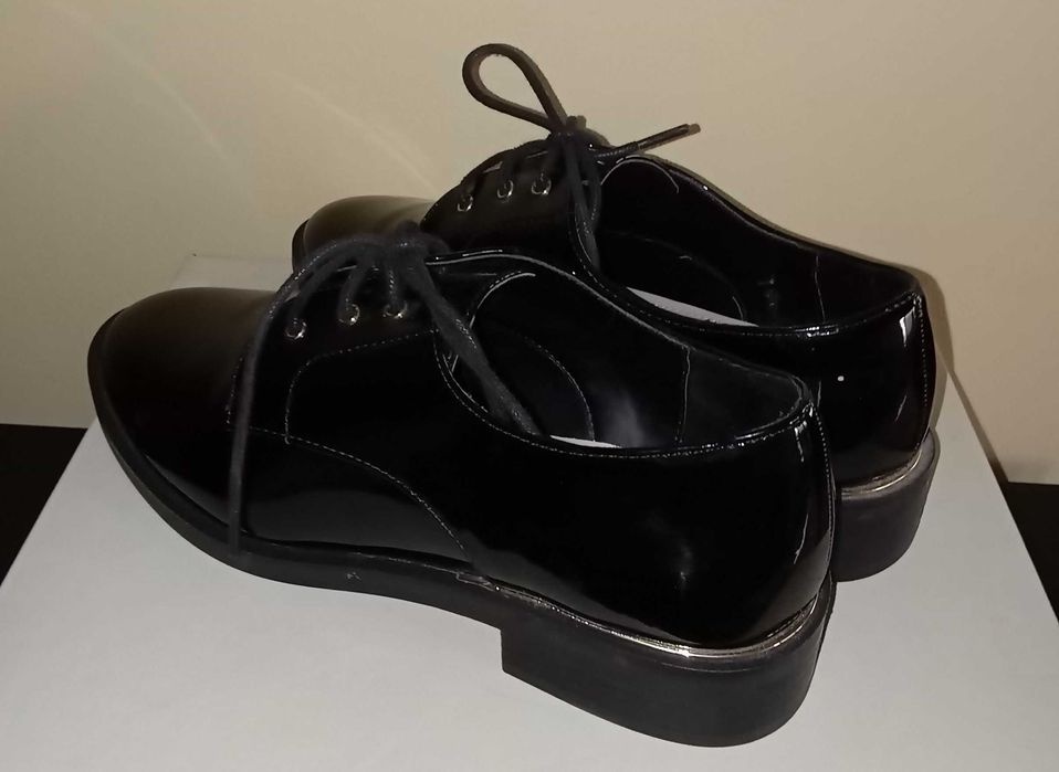 Лачени обувки 37 номер