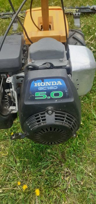 Vând cositoare iarba fan