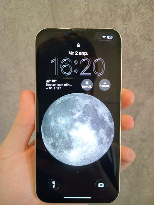 Продам белый Iphone 13