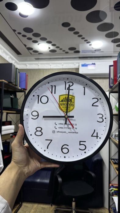 Devor soat sizning logotip bilan