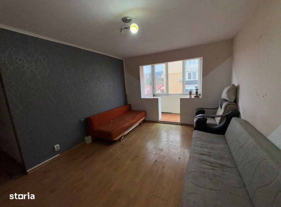 Hunedoara, Apartament-3 camere, 51 mp utili, etaj 3/4.