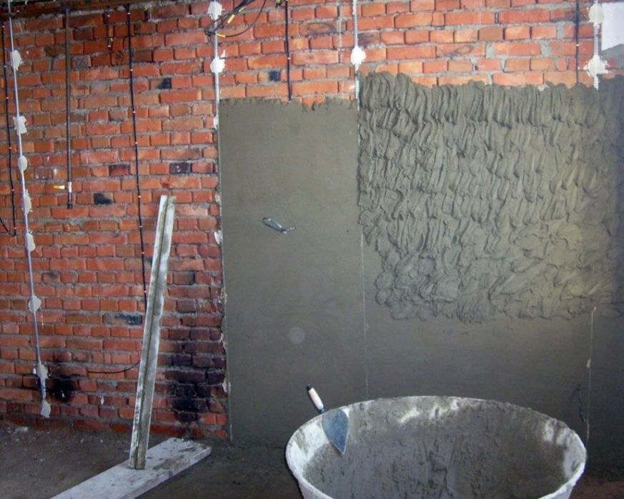 Штукатурка цементно песчаная механизированная. Штукатурка в бане. Штукатурка кирпичных стен снаружи. Кирпичная стена со штукатуркой. Кирпичная стена со штукатуркой.
