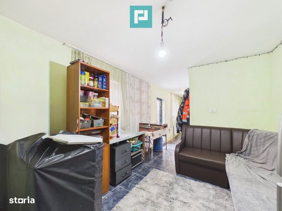 Casă P+E cu două apartamente, zona Drăgășani