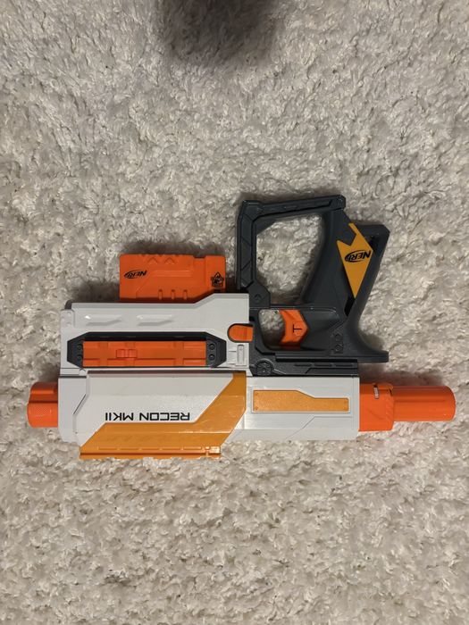 Nerf оръжия и пистолети