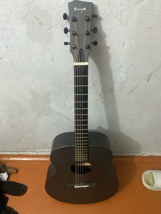 Продам гитару Enya