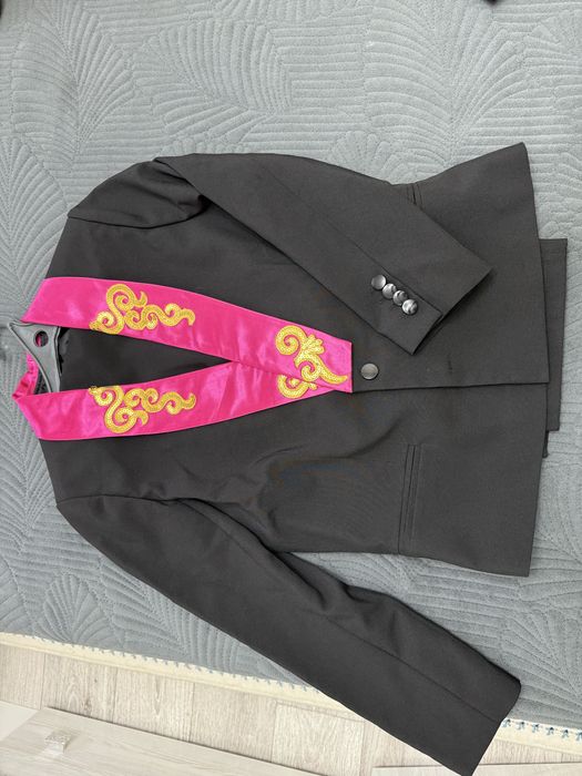 Продам мужской костюм