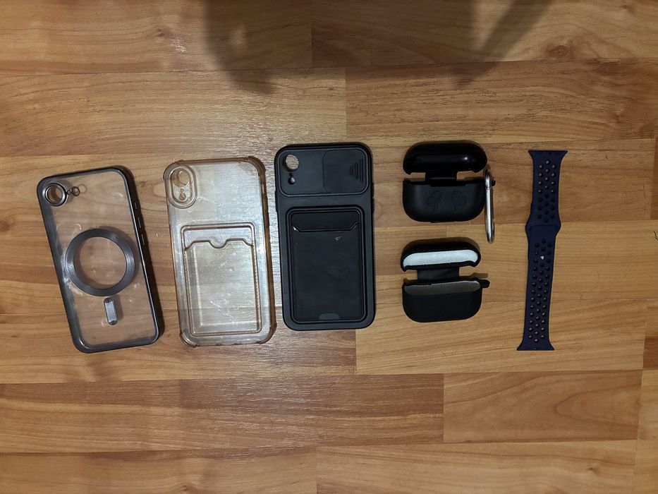 Продаю чехлы (iPhone XR, iPhone 16e, AirPods pro 1, apple watch 38 mm)