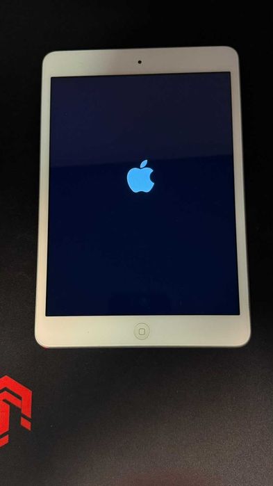Apple iPad mini 16 GB Silver – A1432 - Impecabil!