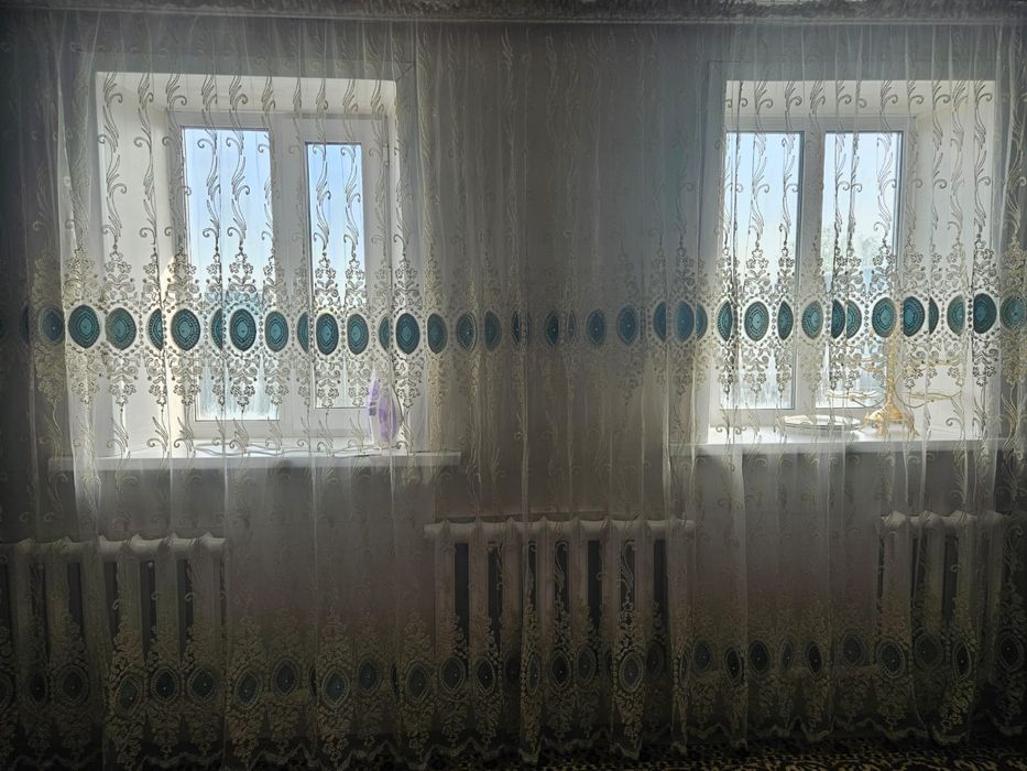 Продаю тюль б/у белый с зелёными элементами