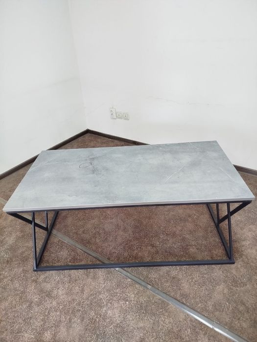 Jurnalniy stolik loft