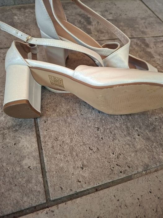 Sandale alb sidefat comode