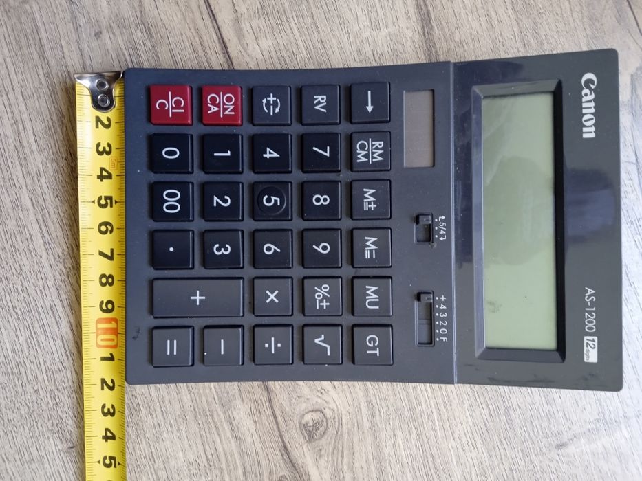 Продавам калкулатор.