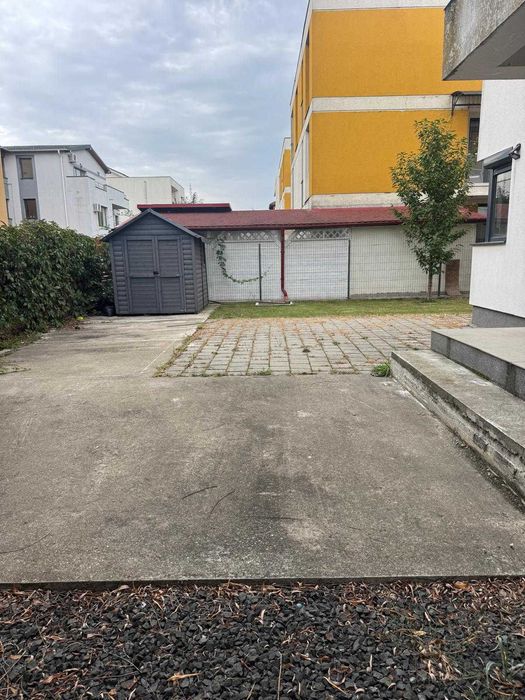 Proprietar,2 camere parter complet mobilat cu teren 150mp si 2 parcari