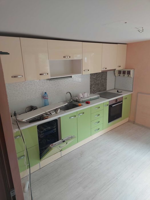 Кухня без плот и без уреди