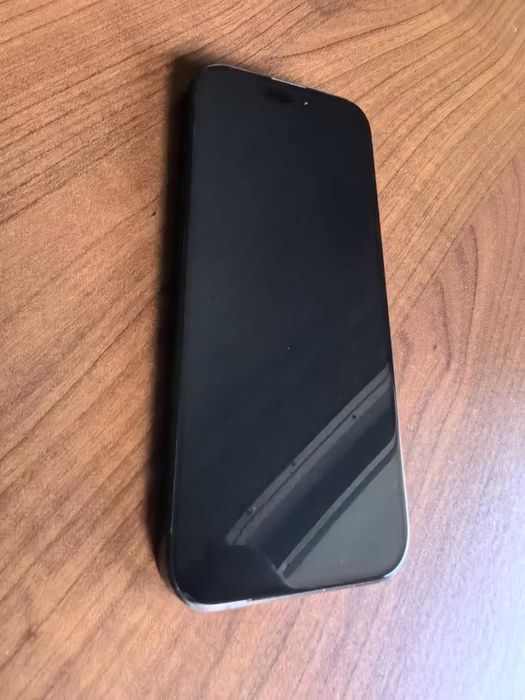 Продавам iPhone 15 pro 128gb