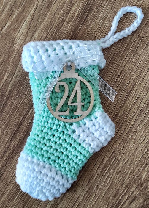 Адвент календар от плетени чорапчета