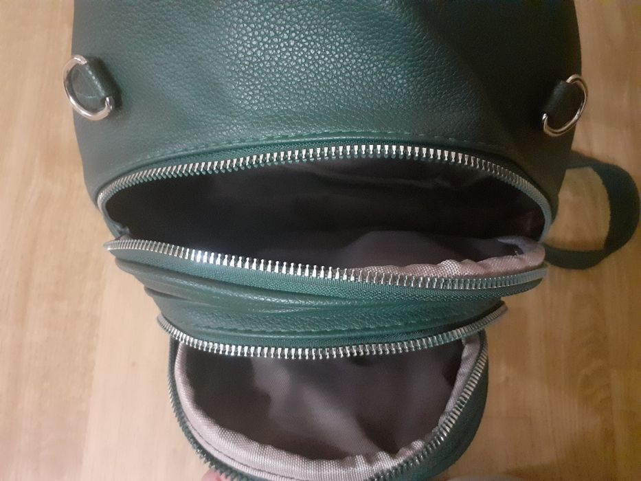 Ghiozdan dama ,verde ,nou cu eticheta