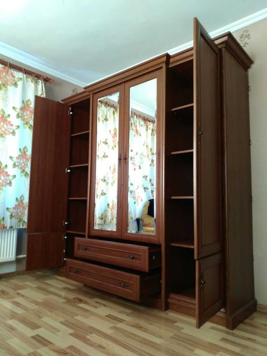 Шкаф шифоньер вместительный