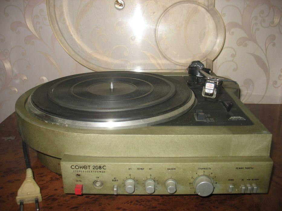 Проигрыватель пластинок Сонет 208 с, советский