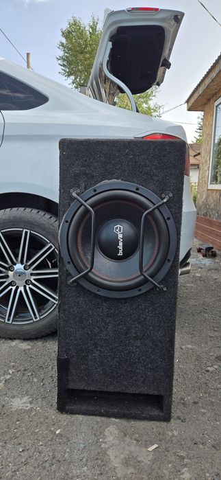 Продам сабвуфер с усилителем.