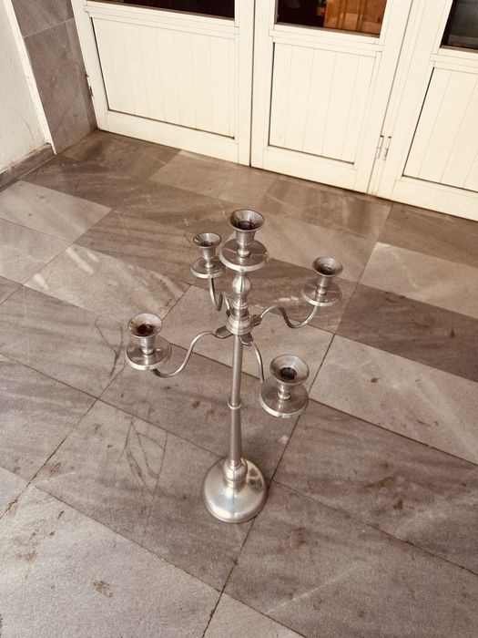 Висок метален свещник / канделабър – 5 рамена
