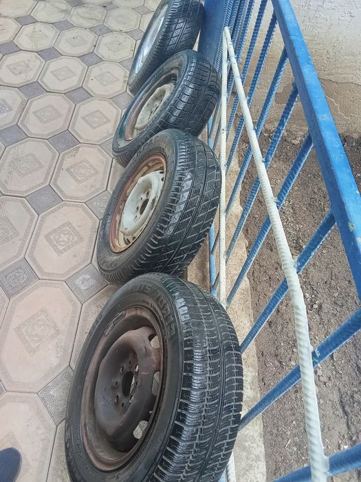 Продам летнюю резину комплект