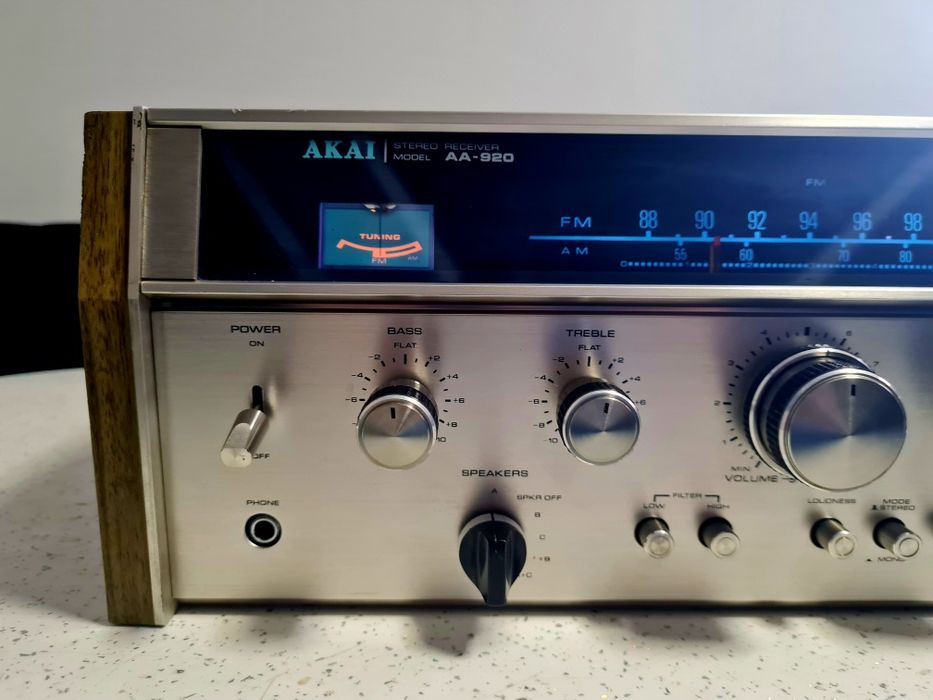 Amplituner Akai AA-920