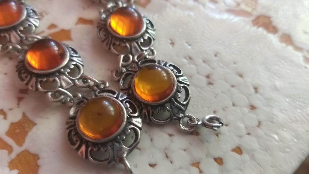 Vand brățara din argint cu chihlimbar