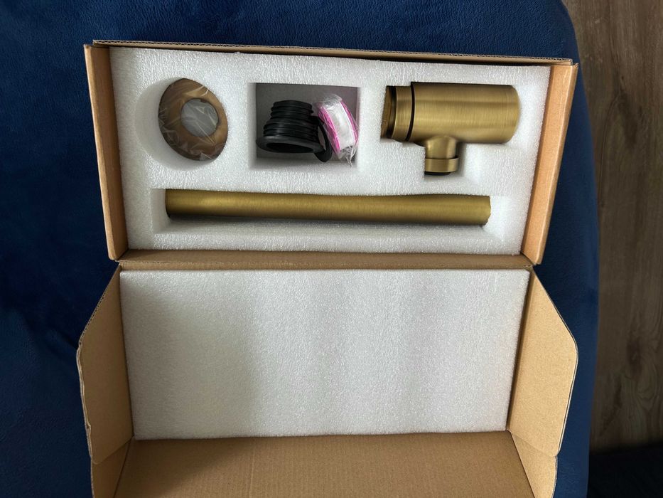 Луксозен златен смесител и месингов сифон за мивка – комплект